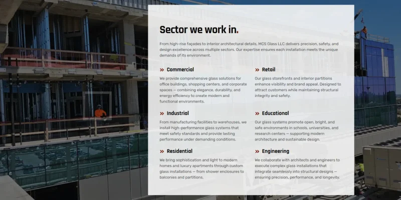 Servicios de estructuras de aluminio y vidriería mostrados en la web de MCSGlassUSA